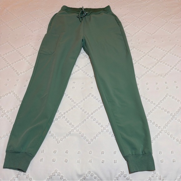 Mandala Women's Mint Green Scrub Set- M - Picture 8 of 13